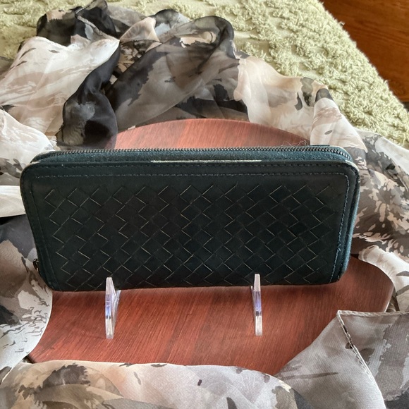 Bottega Veneta Women’s Wallet - Picture 2 of 7